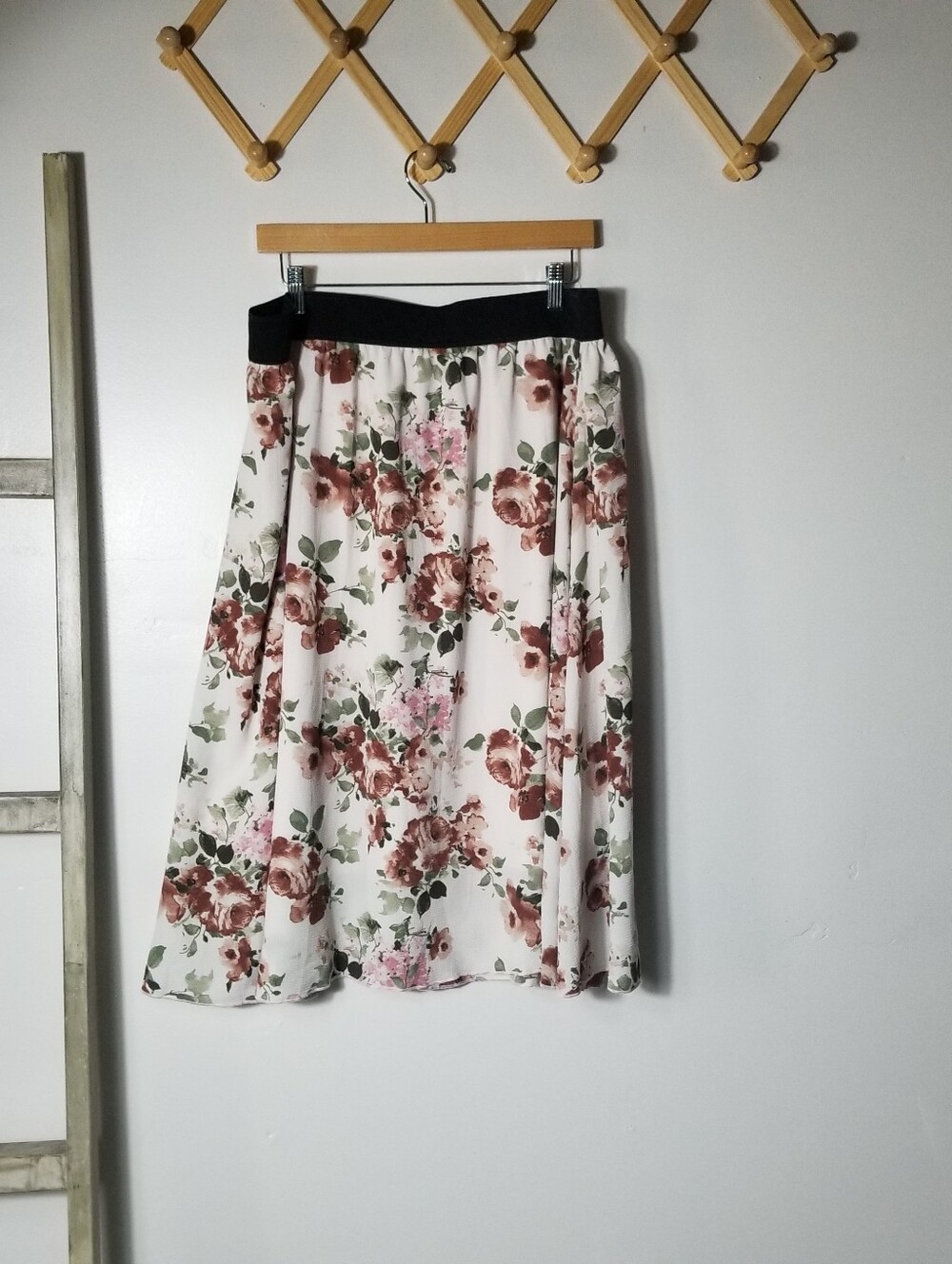 LULAROE WOMEN'S FLORAL SKIRT SIZE 2XL